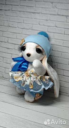 Зайка из плюша