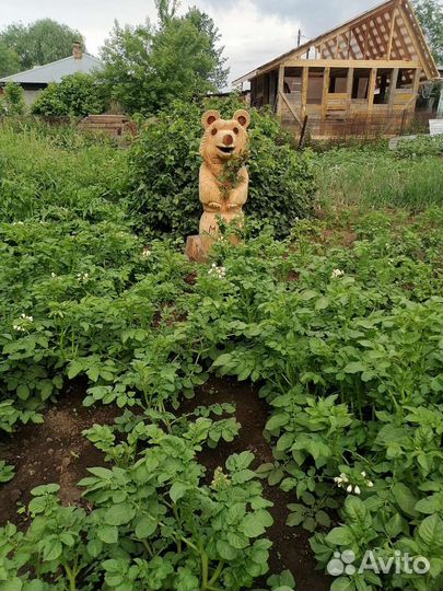 Скульптура из дерева медведь