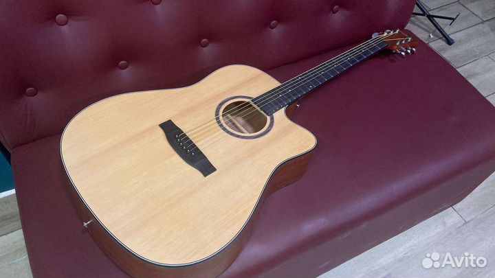 Акустическая гитара