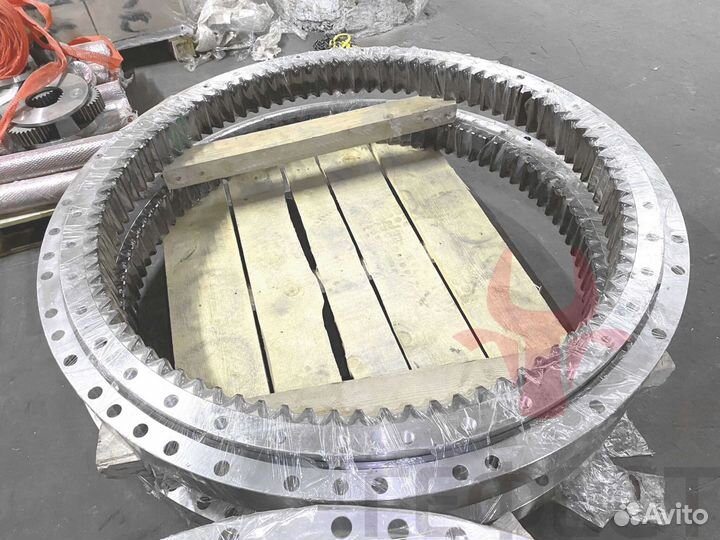 Поворотный круг Hyundai R300LC-9SH 81N8-00023