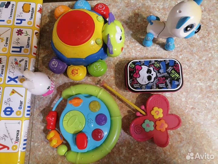 Музыкальные игрушки и музыкальные азбуки