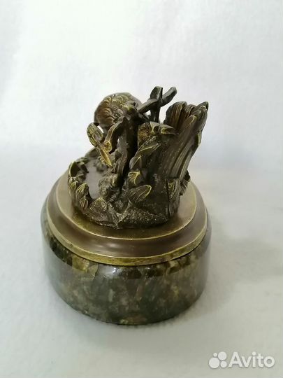 Статуэтка Цапля и лягушка.Карандашница бронза