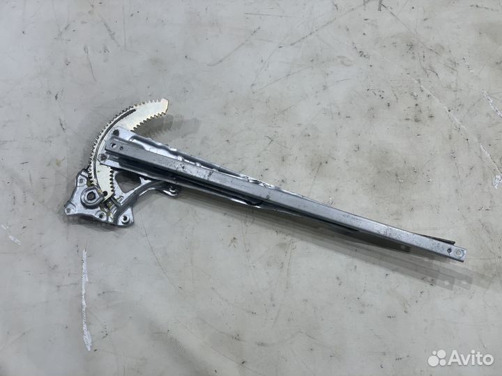 Стеклоподъёмник передний Mitsubishi Pajero Sport