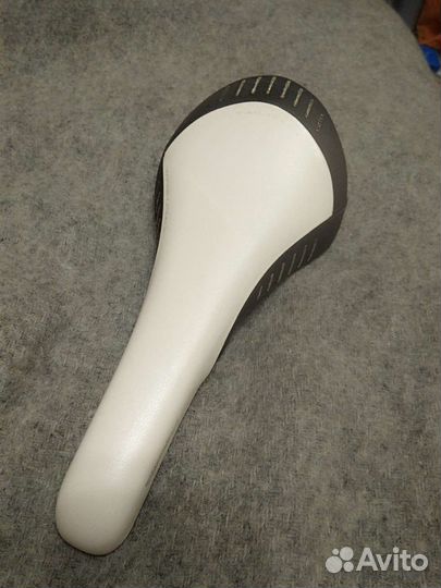 Седло для шоссейного велосипеда
