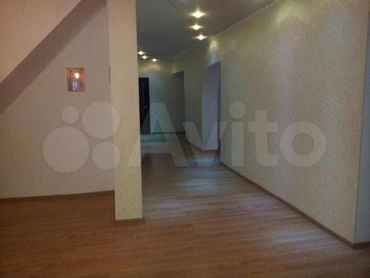 Дом 388 м² на участке 16 сот.