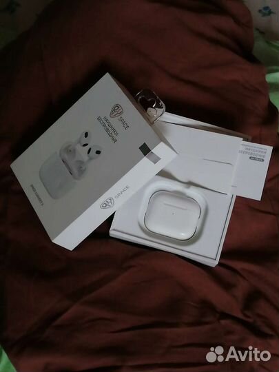 Беспроводные наушники apple