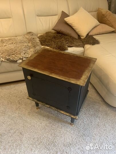 Тумбочка прикроватная