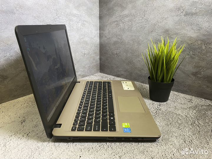 Игровой ноутбук asus 4 ядра/1000 gb/920MX