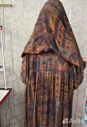 Платье с пришитым шарфом