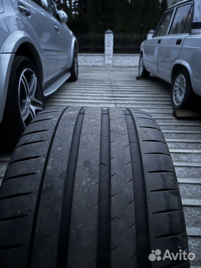 Michelin Pilot Sport 4 275/35 R21