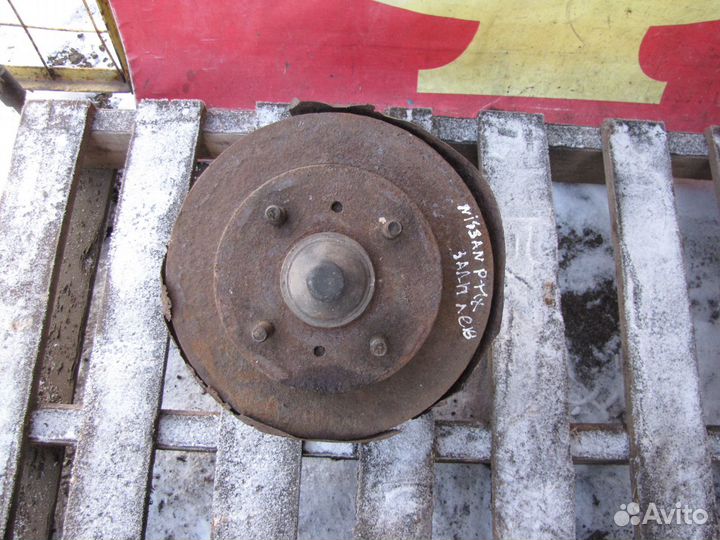 Кулак задний левый Nissan Primera P10