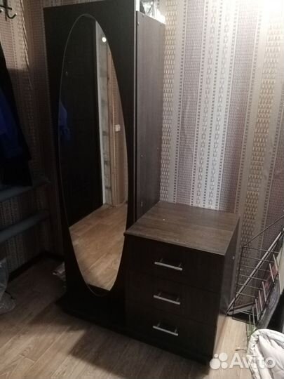 Трюмо с зеркалом