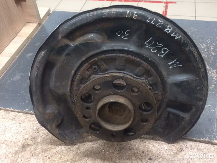 Кулак задний(цапфа) правый W211