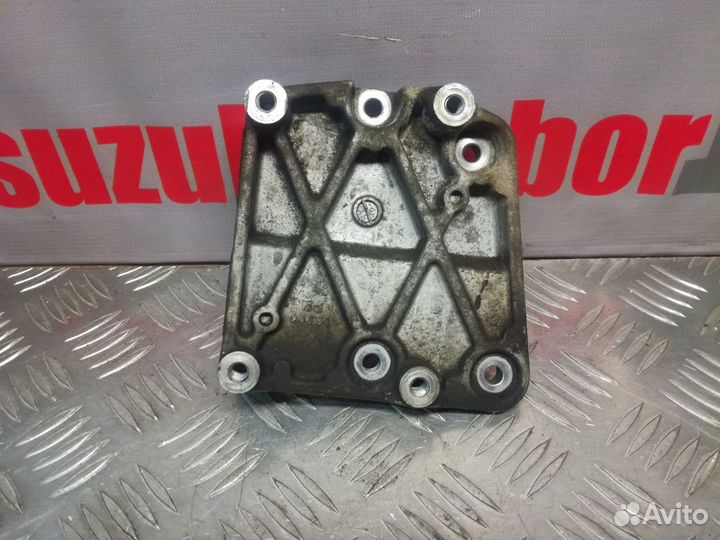 Кронштейн компрессора Suzuki GV M16A 2009г