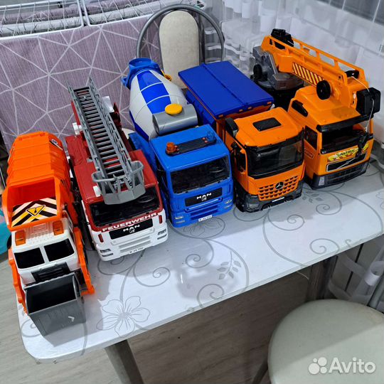 Большие машинки брудер