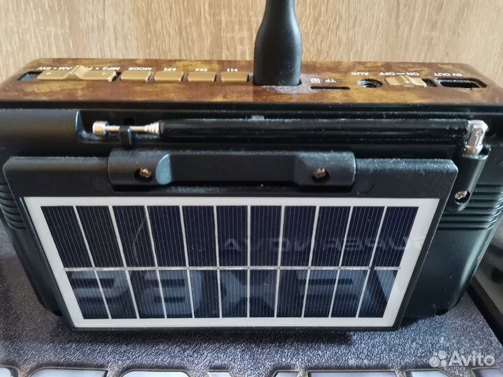 Радиоприемник с солнечной панелью Meier M-522BT-S