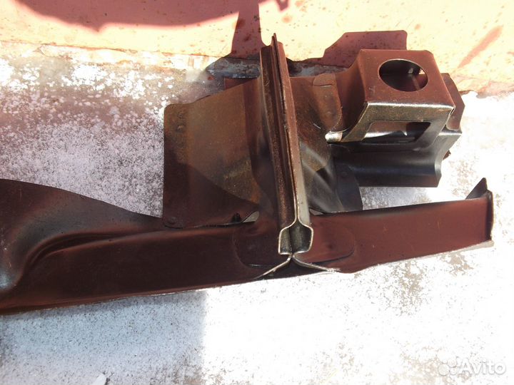 Кронштейн поддомкратника