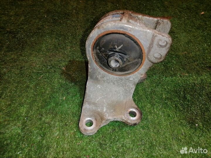 Опора двигателя (подушка двс) левая MR272744 Mitsu