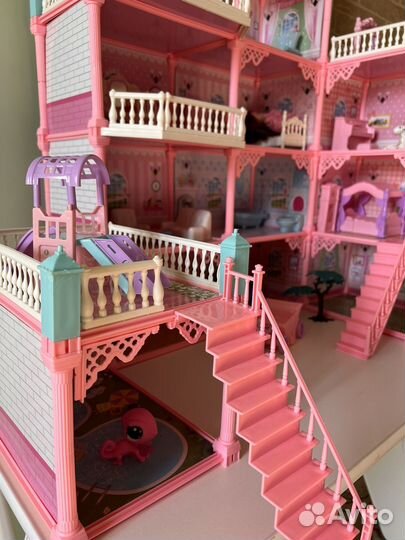 Кукольный домик с мебелью