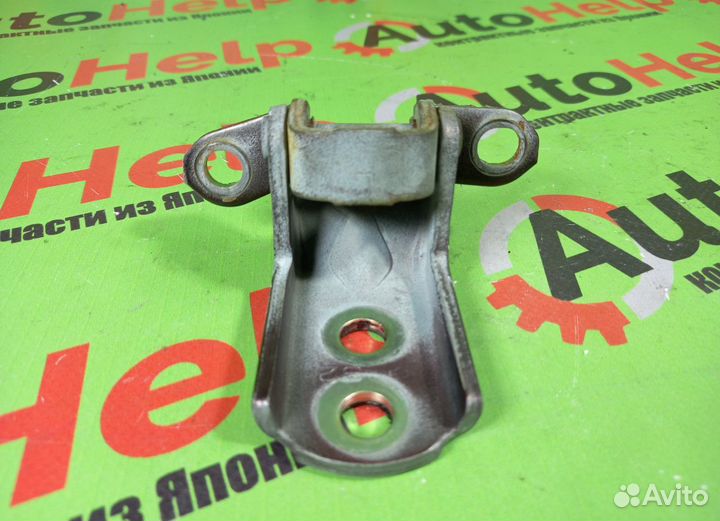 Петля двери nissan cube BNZ11 перед лево