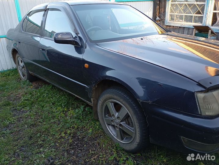 Toyota Camry 1.8 AT, 1996, битый, 400 000 км