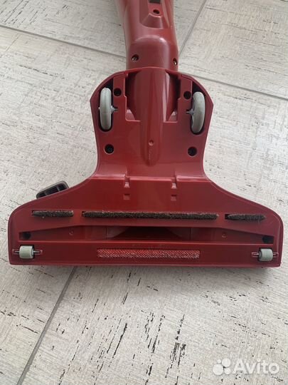 Вертикальный беспроводной пылесос Delonghi