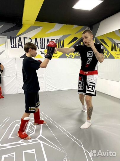 Тренер по боксу и рукопашному бою