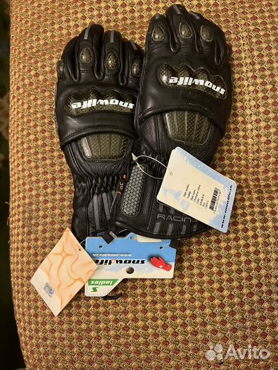 Горнолыжные перчатки