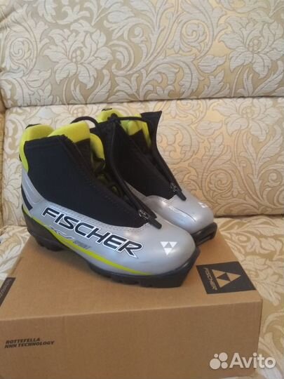 Продам лыжные ботинки Fischer 35р-р