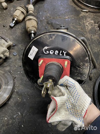 Вакуумник в сборе с гтц Geely MK