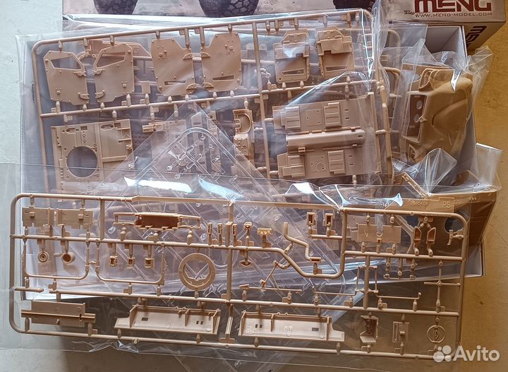 Сборная модель Meng 1/35 Husky TSV