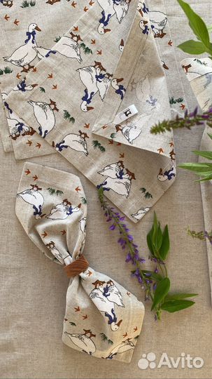 Скатерть - дорожка на стол с салфетками. Салфетки