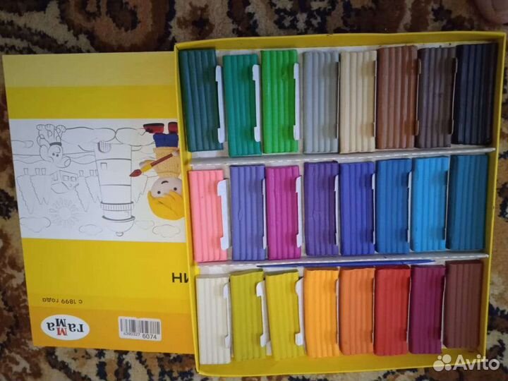 Тетради школьные, пластилин, альбом для рисования