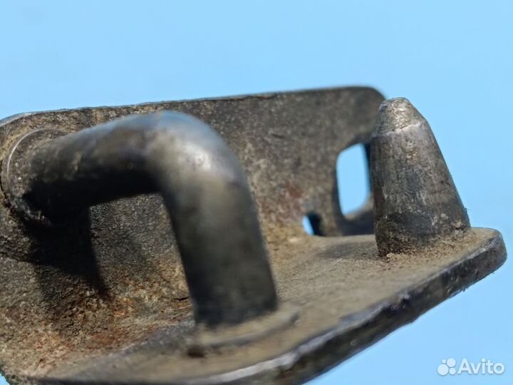 Ответная часть замка багажника для BMW 5 E34