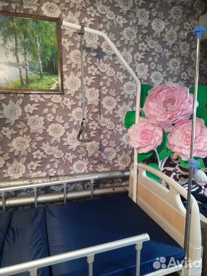 Медицинская кровать с матрасом