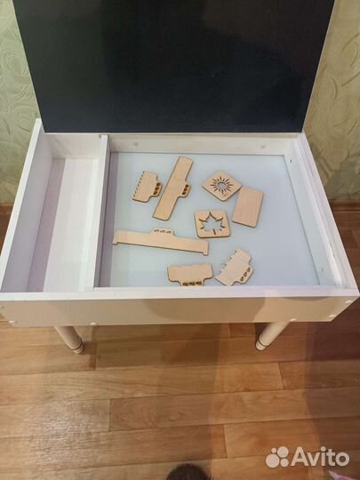 Детский столик с ящиком