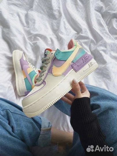 Кроссовки женские