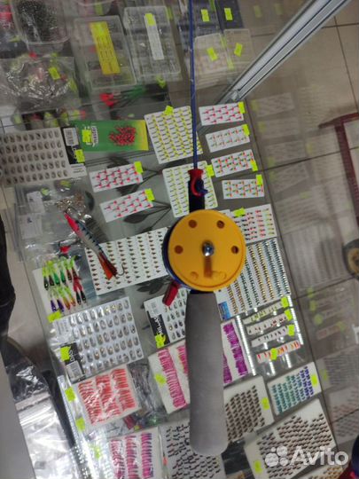 Удочка для зимней рыбалки оснащенная синий