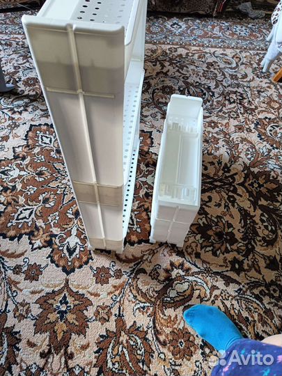 Этажерка на колесиках узкая