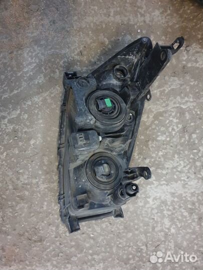 Фара головного света Rav4 2008