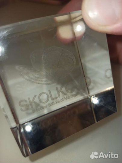 Стеклянный сувенирный куб с лазерной гравировкой