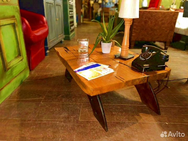 Низкий столик из массива