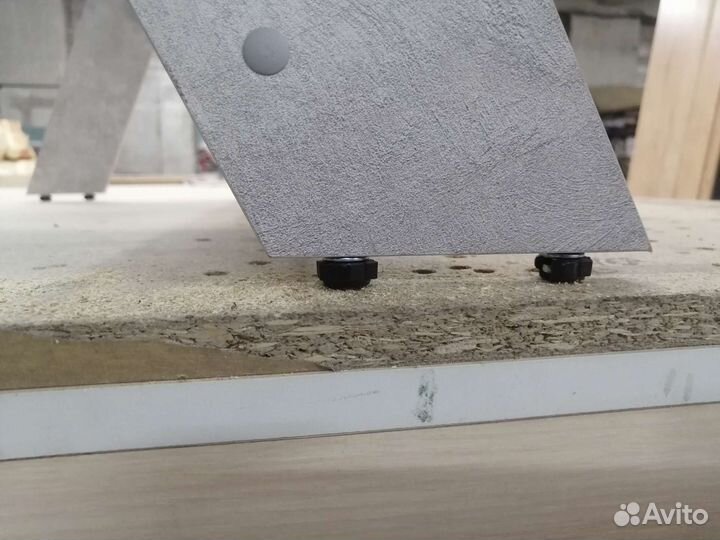 Стол приставной