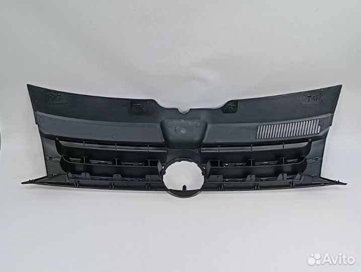 Решетка радиатора передняя Volkswagen Transporter