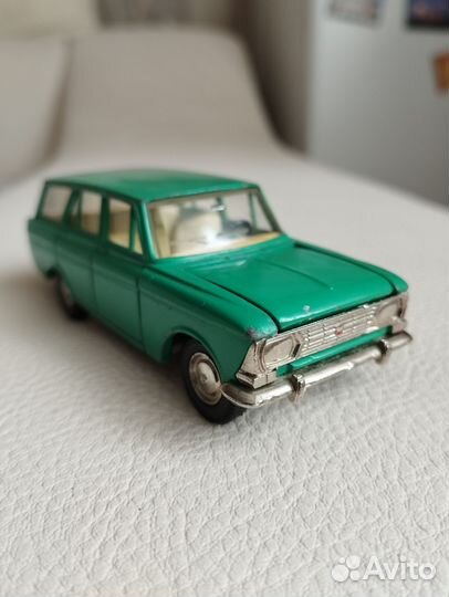 Модель автомобиля 1:43 москвич СССР