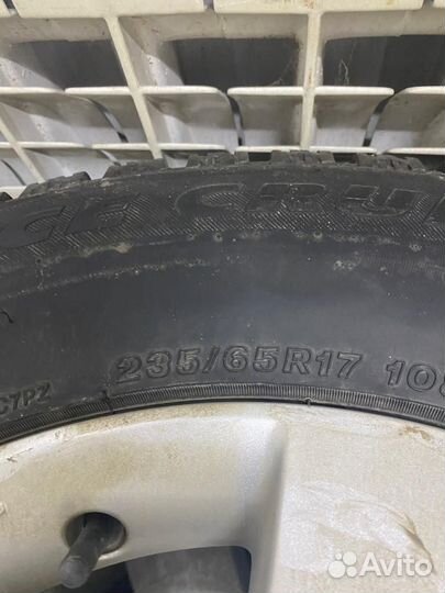 Bridgestone Ice Cruiser 7000S 235/65 R17