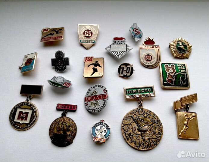 Значки спорт, писатели, В.И.Ленин и др. разные