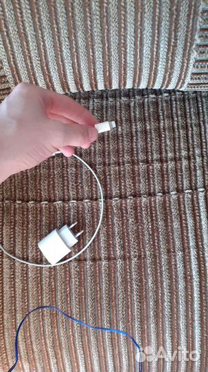 Зарядка от айфона аригинан покупалась в мего грине