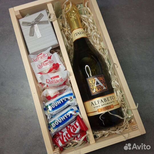 Деревянный ящик для подарков