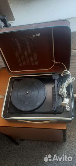 Проигрыватель винила юность 301